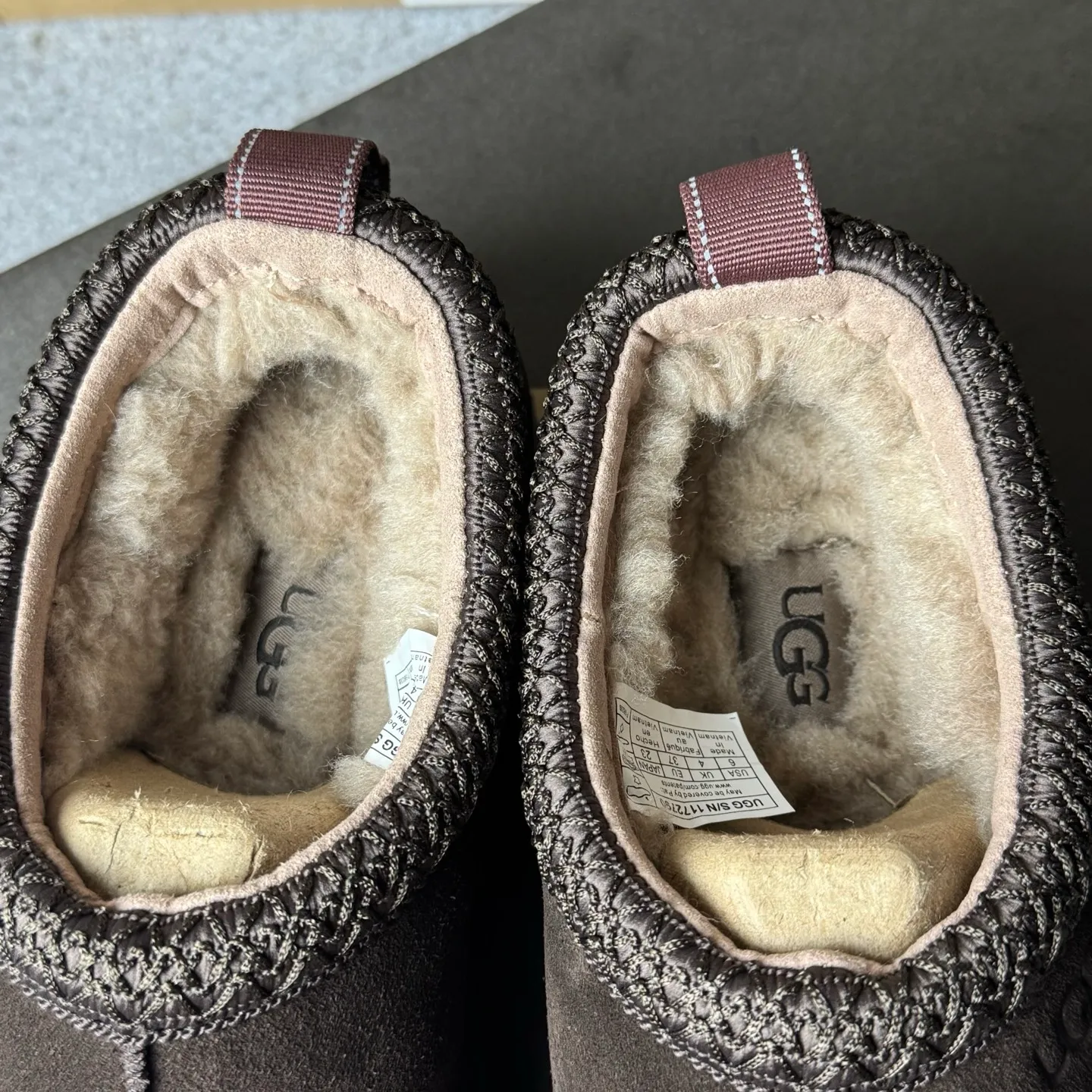 Pick up locally 💰520. The core recommendation is good price. The platform is exclusively for foreign trade. UGG Tasman GTX winter neutral snow shoes 1172790. Produced by ten-year-old brand shoemaking factory production line. Pay attention to every detail. Longfeng A-grade genuine sheep fur. Completely built in accordance with the ZP process. Size: 35 36 37 38 39 40 41 42 43 44 45